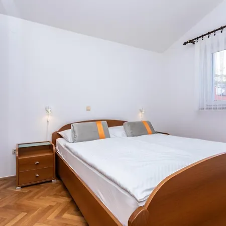 Crnekovic Ii Popa Dorcica Apartment
